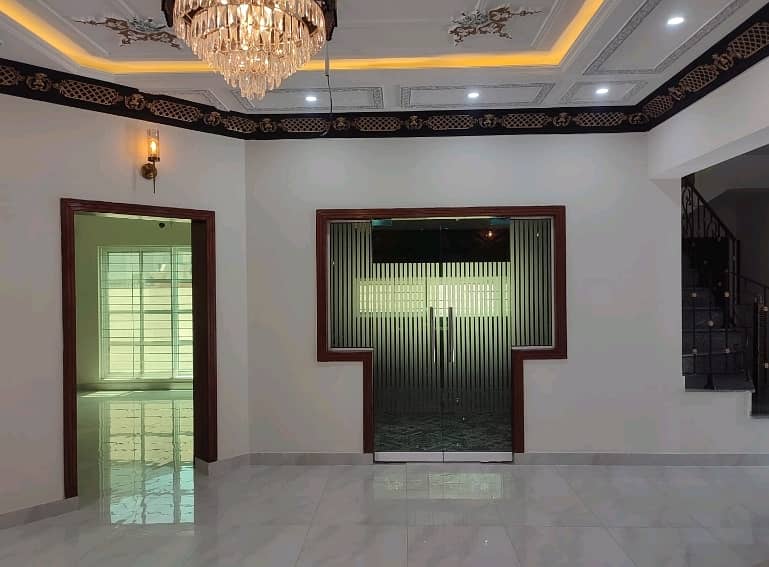 A Palatial Residence For sale In Wapda Town Phase 1 - Block J3 Lahore 4