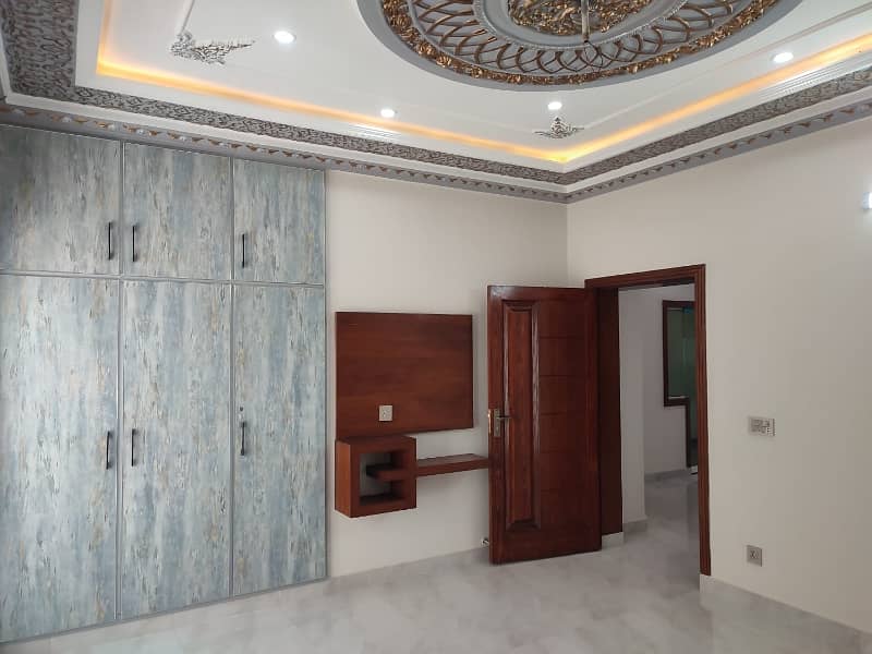 A Palatial Residence For sale In Wapda Town Phase 1 - Block J3 Lahore 9