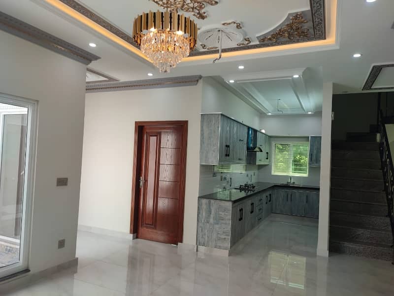 A Palatial Residence For sale In Wapda Town Phase 1 - Block J3 Lahore 16