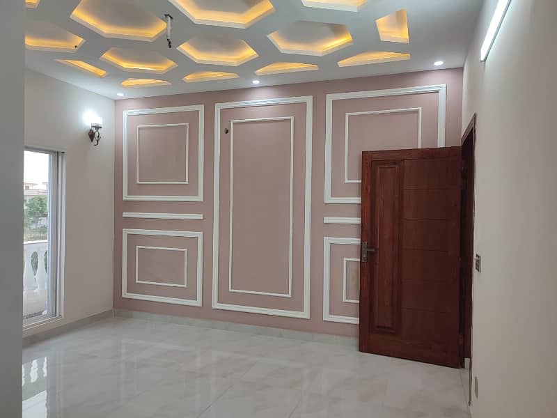 A Palatial Residence For sale In Wapda Town Phase 1 - Block J3 Lahore 19