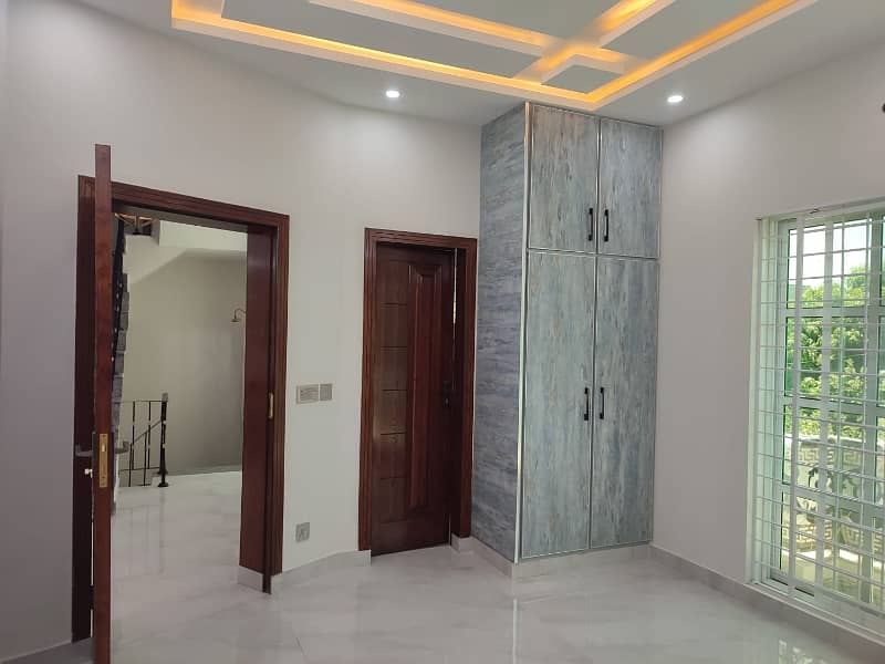 A Palatial Residence For sale In Wapda Town Phase 1 - Block J3 Lahore 20