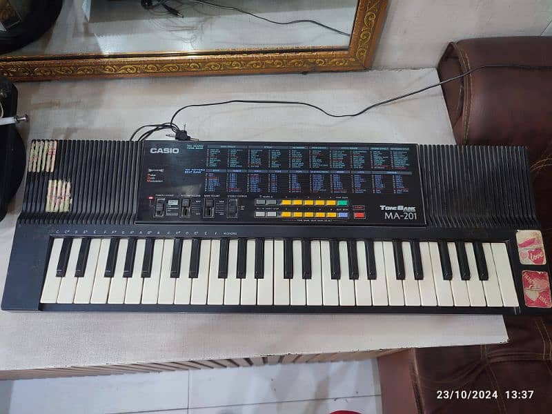 Casio tonebank keyboard MA-201 1