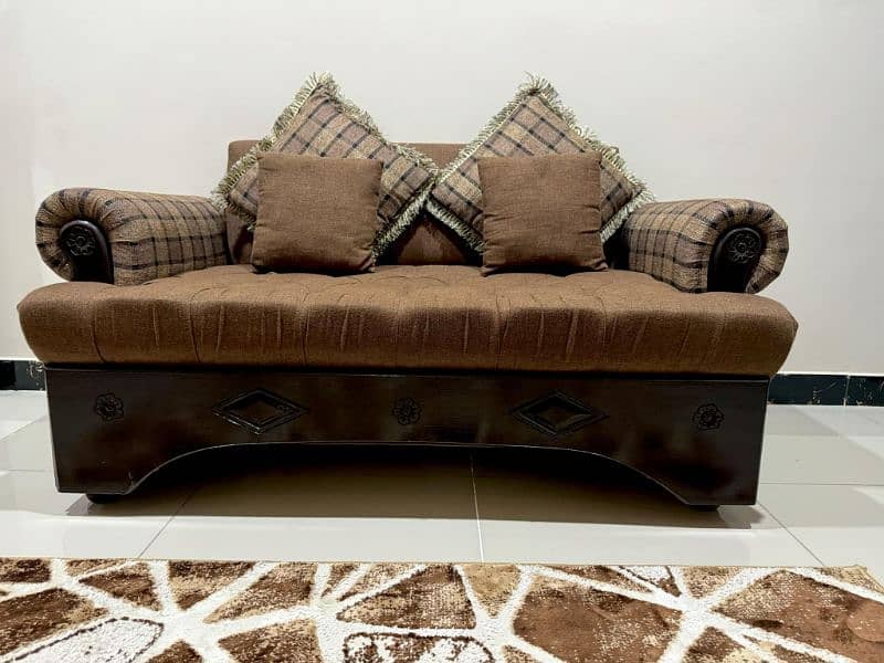 6 seaters wooden sofa set Master molty foam  condition 10 by 10 lush 2