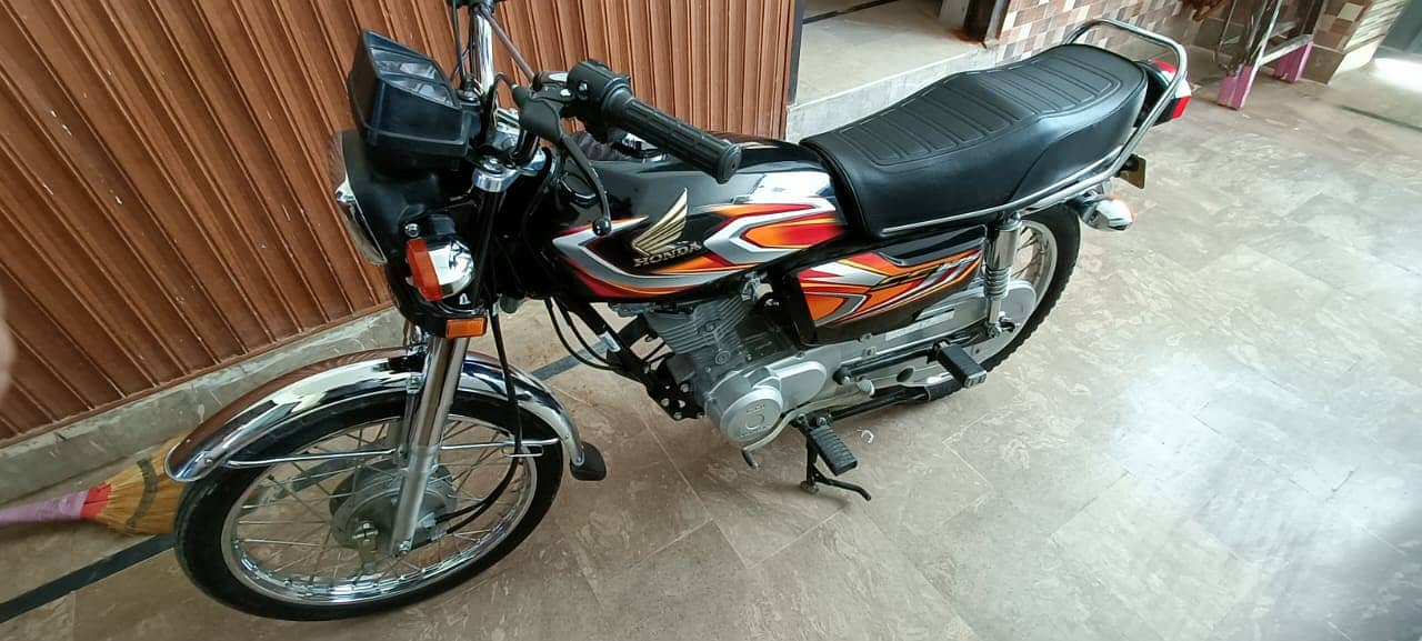 FOR SALE: Honda CG 125 in Excellent Condition – Like New! 4