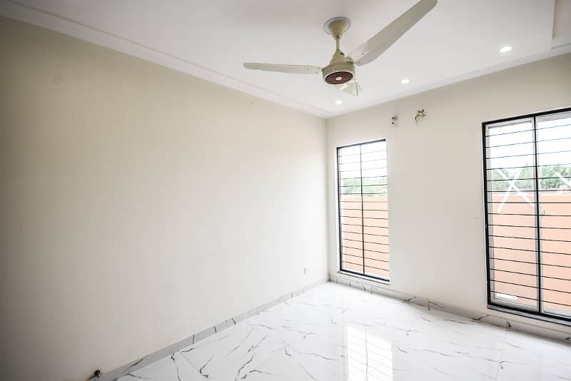 7 Marla Corner House in Immaculate Condition is Up for Rent in DHA Lahore 10