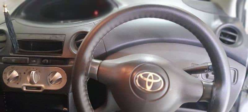 Toyota Vitz 2003 7