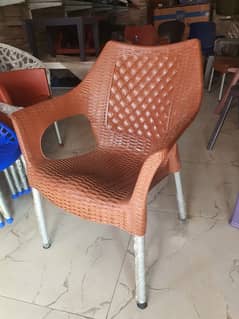 plastic chairs set of 4 chairs and 1 table