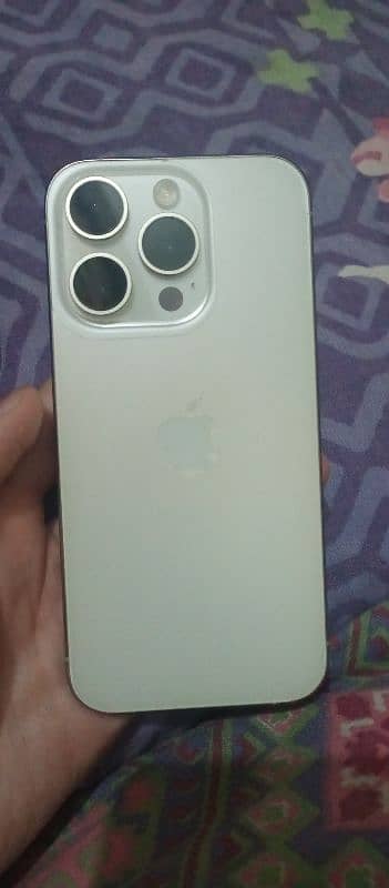 Iphone 15 Pro jv White titanium 0