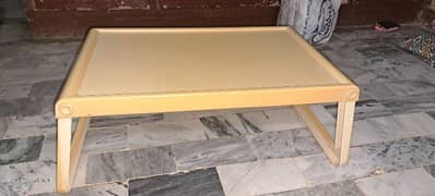 Folding table