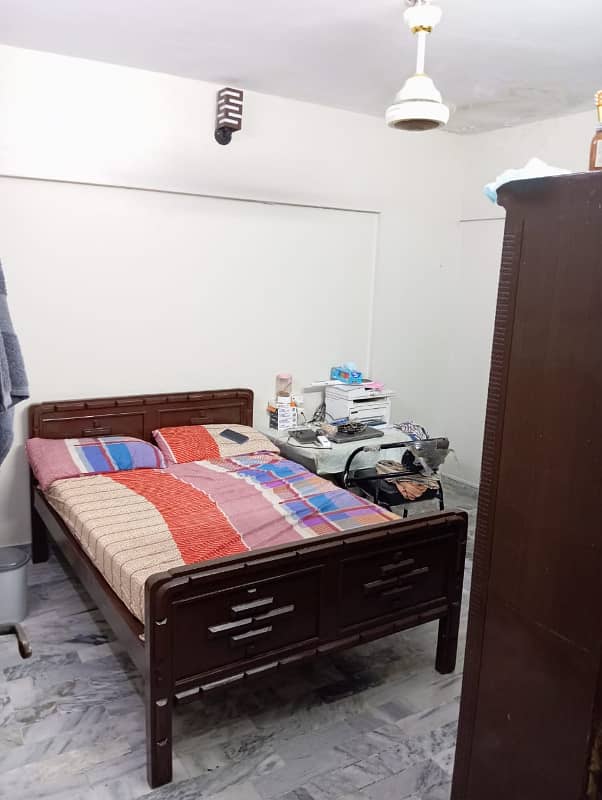 WELL MAINTAINED FLAT FOR SALE IN BLOCK 17, GULSHAN. 8