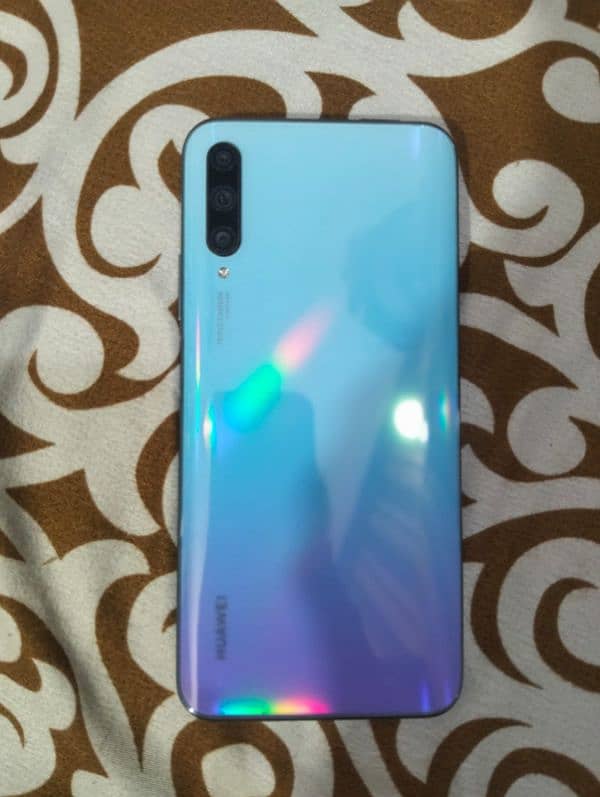 I am selling mobile Huawei Y9S   6/128 3