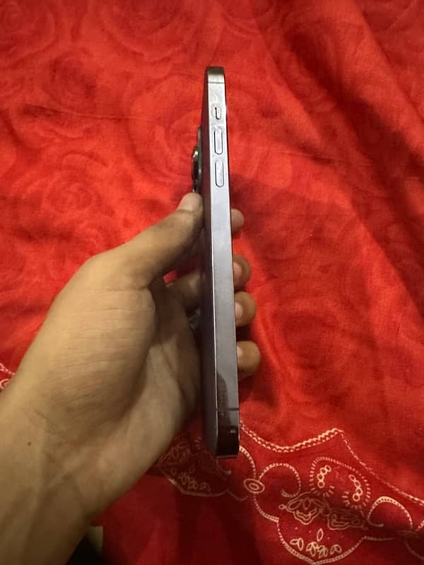 iPhone 14 Pro Max jv 128gb back crack 3