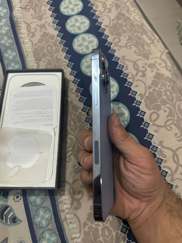 I phone 13 Pro Max LLA 256 GB 4