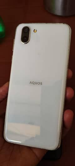 sharp Aquos r2