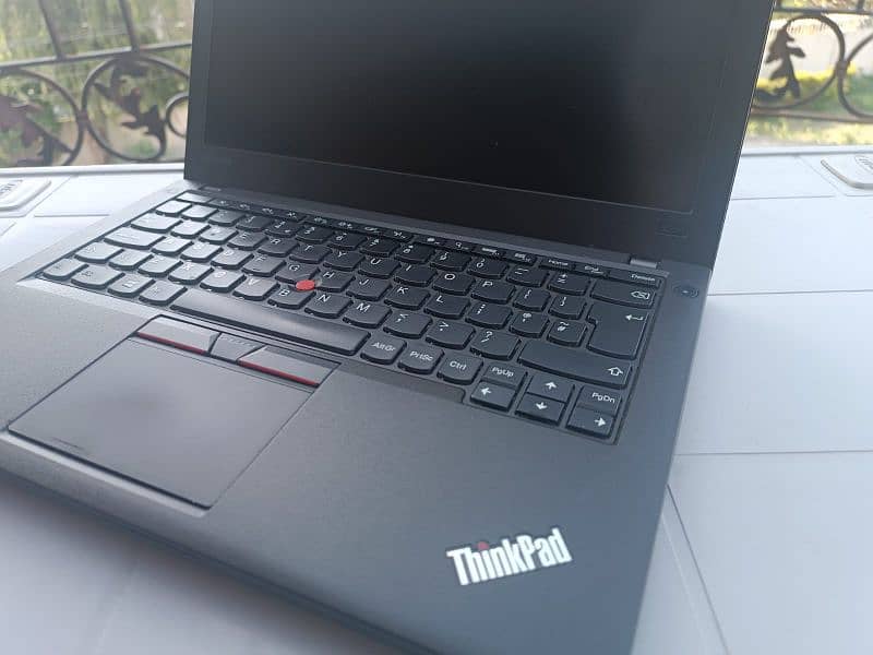 Lenovo X260 i5 6th gen 8gb ram 256 gb SSD 5