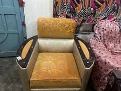 khud oders py tyar krway thy . . behtreen sofa set with coshans