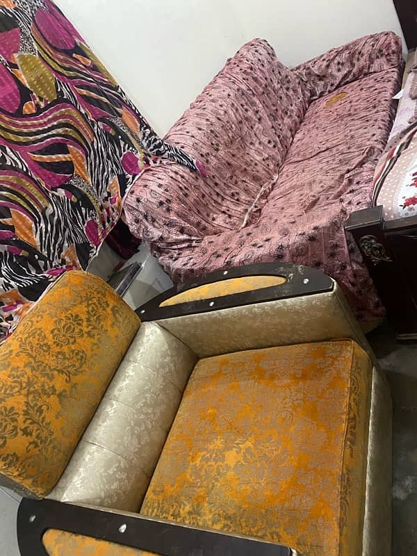 khud oders py tyar krway thy . . behtreen sofa set with coshans 1