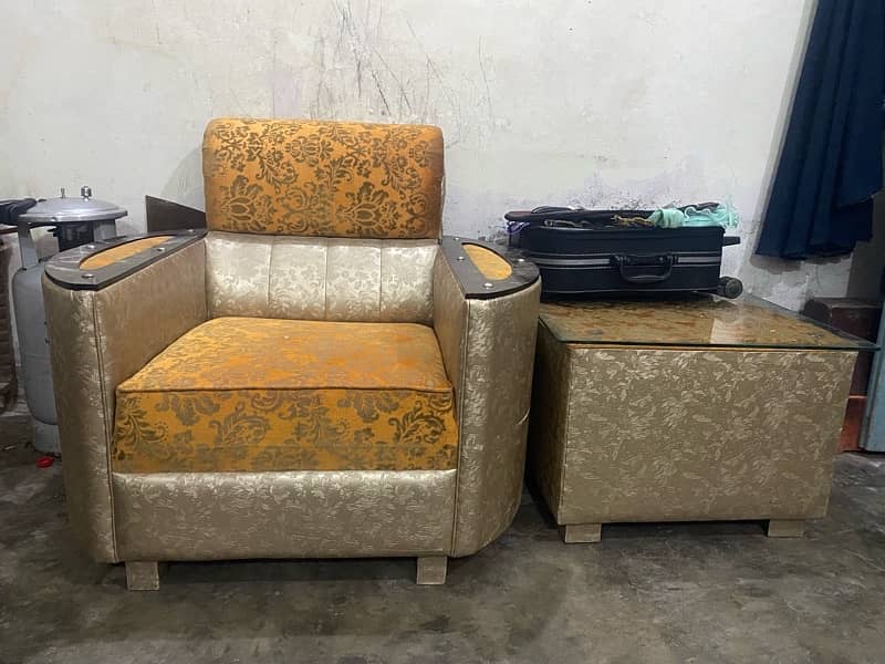 khud oders py tyar krway thy . . behtreen sofa set with coshans 2