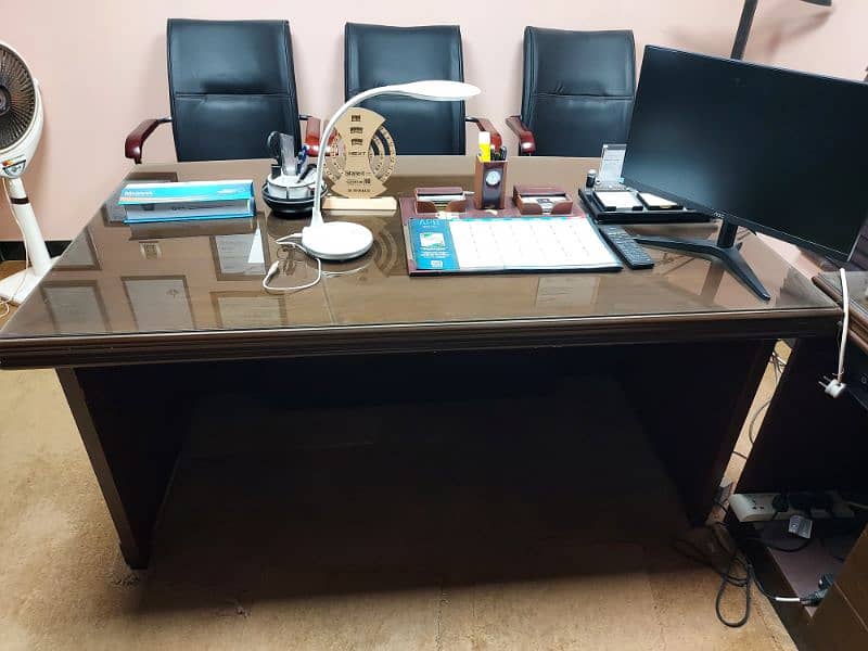 Office table for sale 0