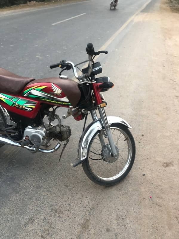 CD 70 bike for sale 10/10 condition koi fault bhi nhi hai sab ok hai 3