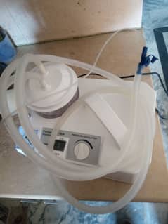 Portable medical suction machin