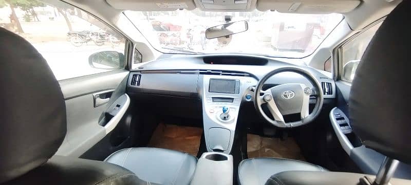 Toyota Prius 2013 4