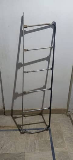 Folding ladder