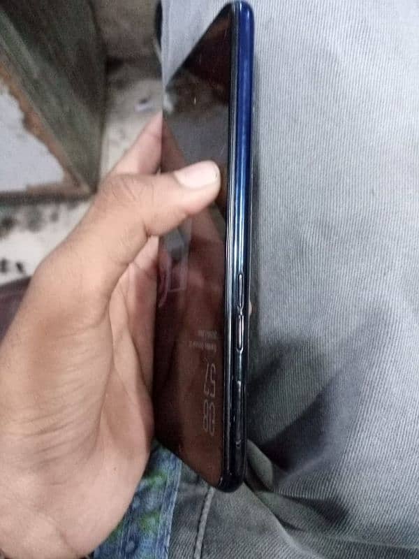 Oppo F9 Pro 3