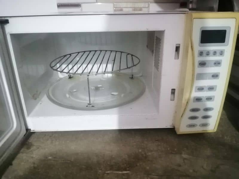 Microwave oven 1