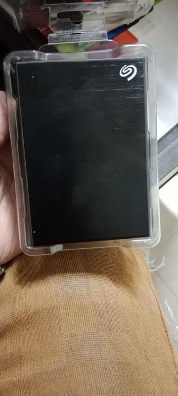 4 TB EXTERNAL HARD DRIVE FOR SALE 2