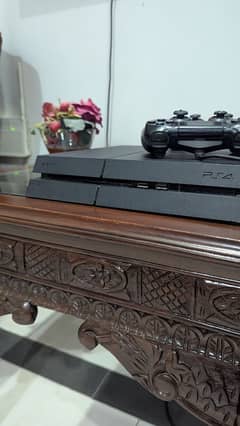 Playstation 4 Fat 500 gb with 2 Dual shock controllers. 0