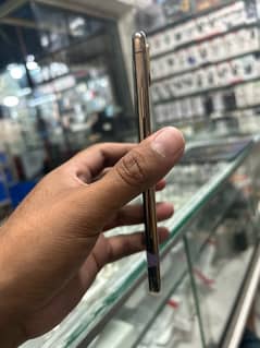 iPhone Xanax gold coular