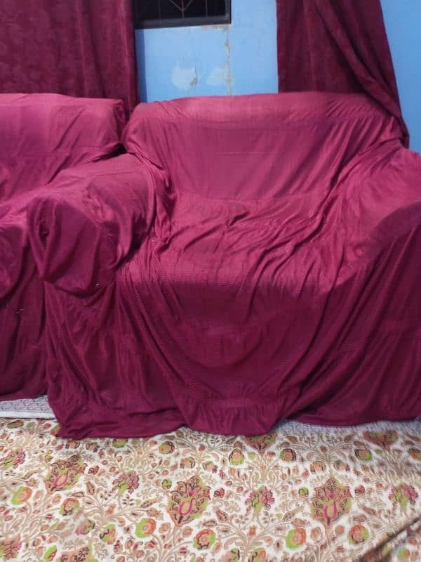 7 seater sofa set in good price with covers 3