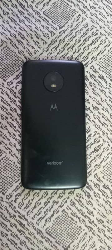 Moto E4 2