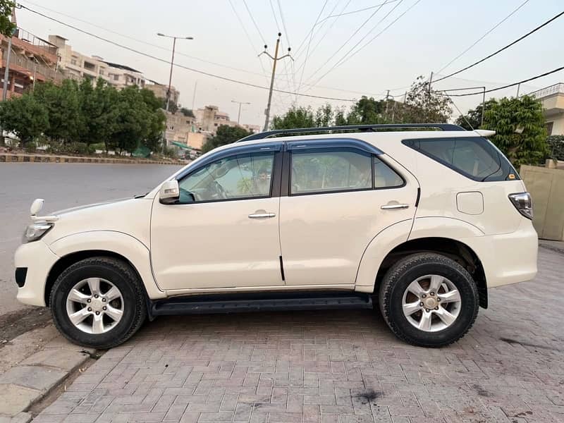 Toyota Fortuner V 2014 4