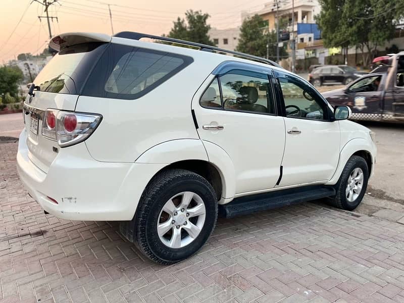 Toyota Fortuner V 2014 5