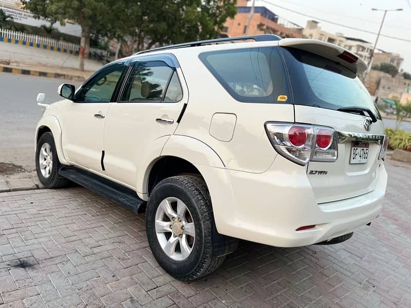 Toyota Fortuner V 2014 6