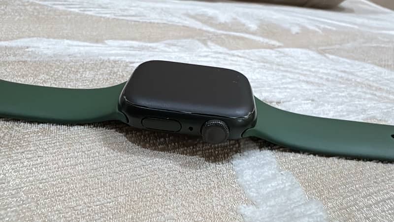 Apple Watch Series 7 41mm URGENT SALE 2