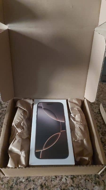 iphone 16 pro box pack 4