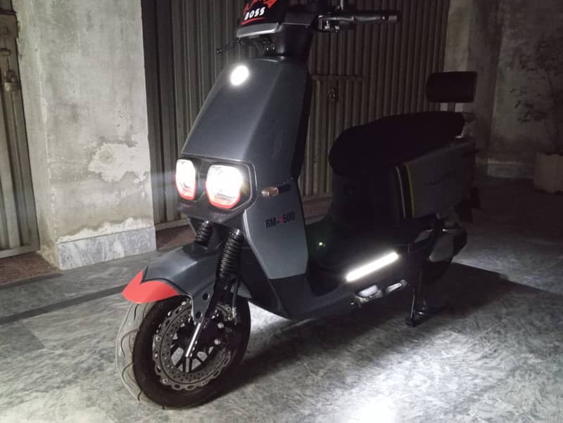 Hi-Speed TAIL G SPORTS SCOOTER 5