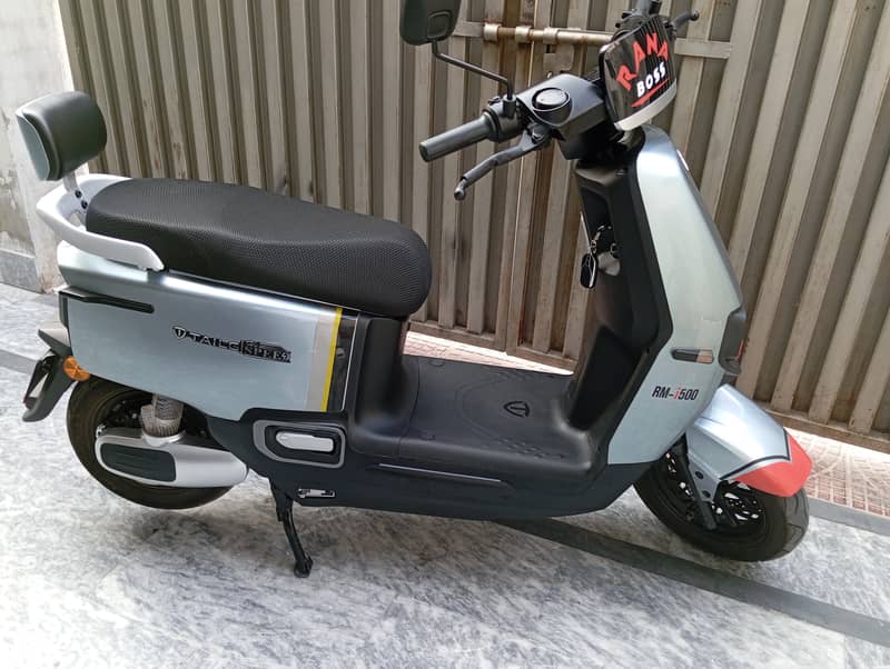 Hi-Speed TAIL G SPORTS SCOOTER 7