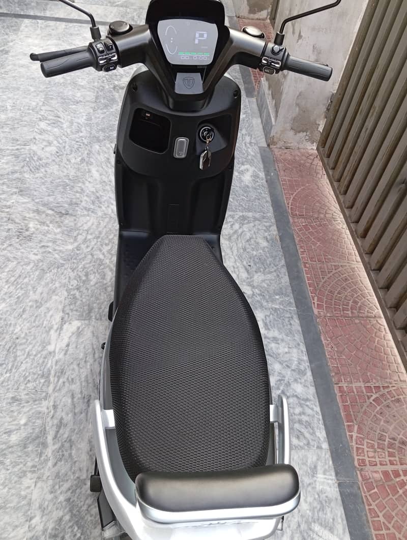 Hi-Speed TAIL G SPORTS SCOOTER 10