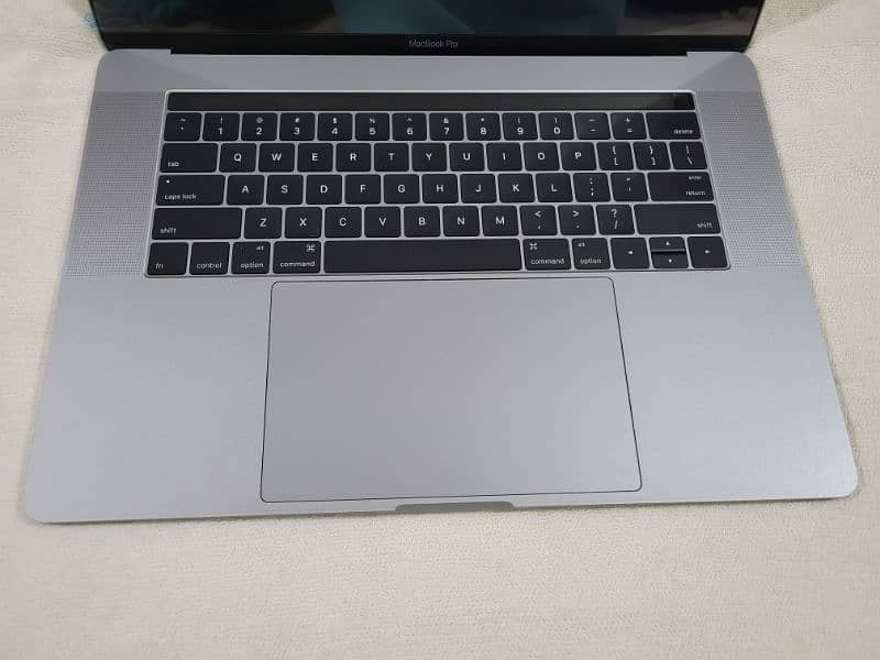 APPLE MACBOOK PRO CORE i7 2016 15" GREY 137 CYCLE 9.7/10 87W CHARGER 10