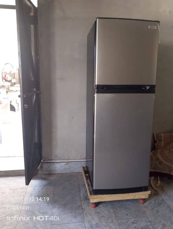 orient refrigerator gray colour Shah Doula Road Gujrat city 4