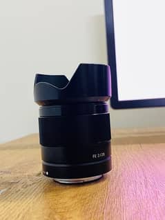 sony 28mm f2 professional focus lens