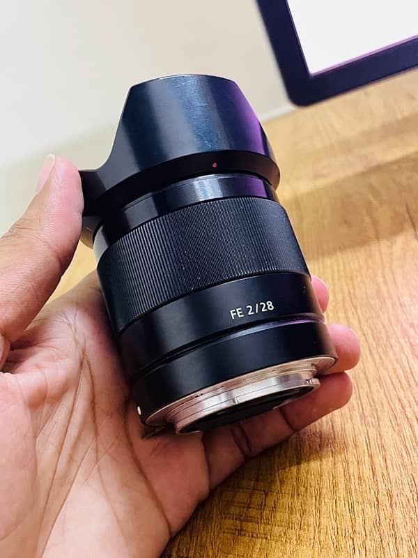 sony 28mm f2 professional focus lens 4