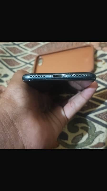 i phone 7 128 gb ha sim chala raha ha non pta ha 4