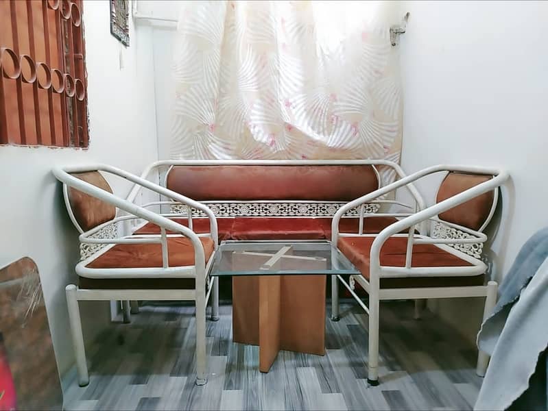 Sofa Set with 2 Chairs + Table (صوفہ سیٹ 2 کرسیوں اور ٹیبل کے ساتھ) 4