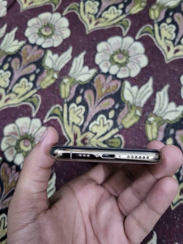 iPhone xs excellent condition 0