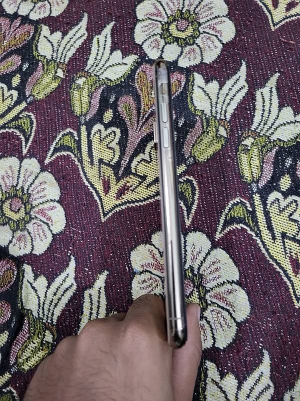 iPhone xs excellent condition 3